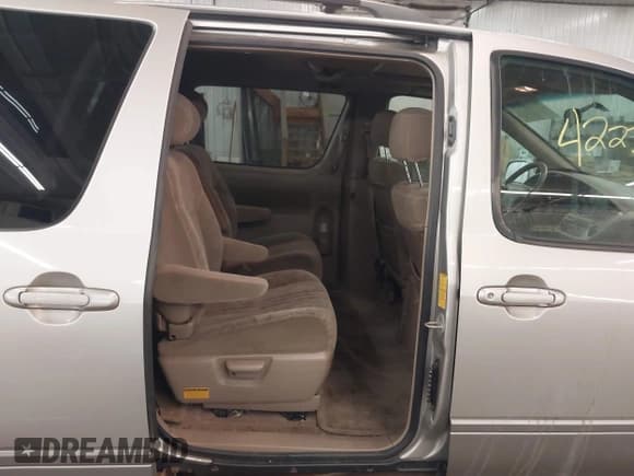 ✅ 2001 Toyota Sienna LE • VIN: 4T3ZF13C31U324428 • Lot: 42238030. Listed on IAAI with 209,762 mi. Free auction sales archive from the USA and detailed vehicle history report at DreamBid. Image 8.