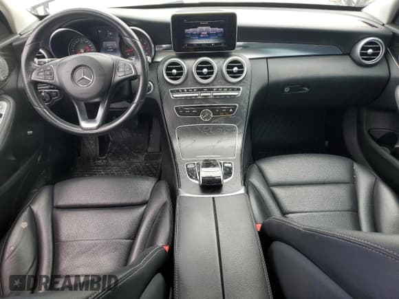 ✅ 2015 Mercedes-Benz C 300 Luxury • VIN: 55SWF4KB9FU059023 • Lot: 71864575. Wystawiony na Copart z przebiegiem 63 084 mil. Bezpłatny archiwum sprzedaży aukcyjnych z USA i szczegółowy raport historii pojazdu na DreamBid. Zdjęcie 8.