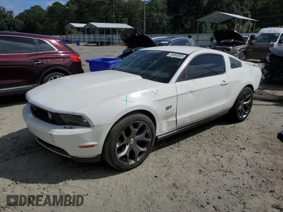 ✅ 2010 Ford Mustang GT • VIN: 1ZVBP8CH3A5153834 • Лот: 84865305. Опубликован ранее на Copart с пробегом 127 730 миль. Бесплатный доступ к архиву аукционных продаж из США и подробный отчёт об истории автомобиля на DreamBid. Изображение 1.