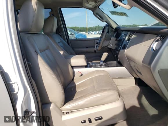 ✅ 2012 Ford Expedition Limited • VIN: 1FMJU1K58CEF59242 • Lot: 80541805. Wystawiony na Copart z przebiegiem 207 946 mil. Bezpłatny archiwum sprzedaży aukcyjnych z USA i szczegółowy raport historii pojazdu na DreamBid. Zdjęcie 7.