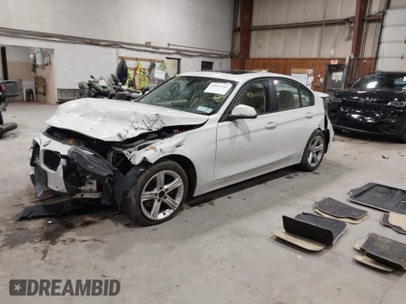 ✅ 2014 BMW 3 Series 328i xDrive • VIN: WBA3B5C54EP542693 • Лот: 43661143. Опубликован ранее на IAAI с пробегом 137 501 миль. Бесплатный доступ к архиву аукционных продаж из США и подробный отчёт об истории автомобиля на DreamBid. Изображение 2.