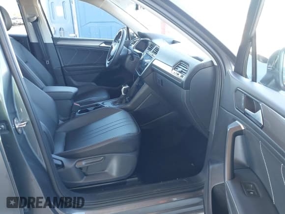 ✅ 2023 Volkswagen Tiguan SE • VIN: 3VV3B7AX5PM120719 • Lot: 43442274. Listed on IAAI with 35,254 mi. Free auction sales archive from the USA and detailed vehicle history report at DreamBid. Image 5.