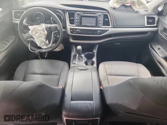 ✅ 2014 Toyota Highlander LE Plus • VIN: 5TDZKRFHXES013698 • Lot: 84019295. Wystawiony na Copart z przebiegiem Nie podano. Bezpłatny archiwum sprzedaży aukcyjnych z USA i szczegółowy raport historii pojazdu na DreamBid. Zdjęcie 8.