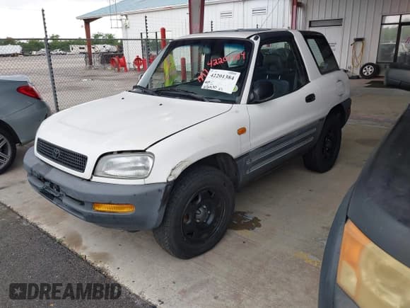 ✅ 1997 Toyota RAV4 • VIN: JT3XP10V6V0005954 • Lot: 42201384. Wystawiony na IAAI z przebiegiem 212 530 mil. Bezpłatny archiwum sprzedaży aukcyjnych z USA i szczegółowy raport historii pojazdu na DreamBid. Zdjęcie 2.