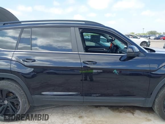 ✅ 2022 Volkswagen Atlas SE • VIN: 1V2WR2CA0NC528514 • Lot: 42403584. Listed on IAAI with 60,778 mi. Free auction sales archive from the USA and detailed vehicle history report at DreamBid. Image 13.