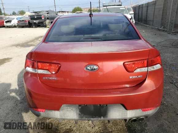 ✅ 2010 Kia Forte EX • VIN: KNAFU6A27A5241587 • Lot: 90670505. Wystawiony na Copart z przebiegiem 119 109 mil. Bezpłatny archiwum sprzedaży aukcyjnych z USA i szczegółowy raport historii pojazdu na DreamBid. Zdjęcie 6.