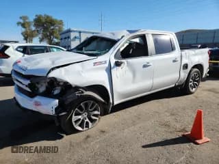 ✅ 2019 Chevrolet Silverado 1500 RST • VIN: 3GCUYEED0KG181392 • Lot: 81961225. Wystawiony na Copart z przebiegiem 137 058 mil. Bezpłatny archiwum sprzedaży aukcyjnych z USA i szczegółowy raport historii pojazdu na DreamBid. Zdjęcie 1.