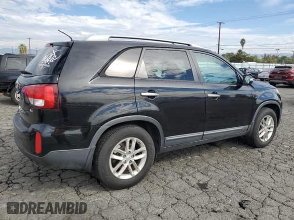 ✅ 2015 Kia Sorento LX • VIN: 5XYKT4A78FG613084 • Lot: 82387315. Wystawiony na Copart z przebiegiem 113 882 mil. Bezpłatny archiwum sprzedaży aukcyjnych z USA i szczegółowy raport historii pojazdu na DreamBid. Zdjęcie 3.