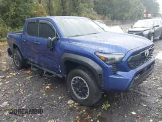 ✅ 2024 Toyota Tacoma SR5 • VIN: 3TMLB5JN6RM016325 • Lot: 43410590. Wystawiony na IAAI z przebiegiem 19 367 mil. Bezpłatny archiwum sprzedaży aukcyjnych z USA i szczegółowy raport historii pojazdu na DreamBid. Zdjęcie 1.