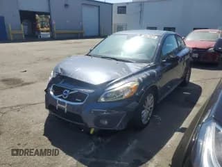 ✅ 2011 Volvo C30 • VIN: YV1672MK4B2202743 • Lot: 72643924. Wystawiony na Copart z przebiegiem 72 080 mil. Bezpłatny archiwum sprzedaży aukcyjnych z USA i szczegółowy raport historii pojazdu na DreamBid. Zdjęcie 1.