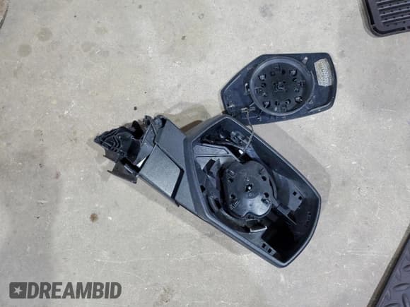 ✅ 2016 Chevrolet Silverado 1500 LT • VIN: 1GCVKREC2GZ425006 • Лот: 71480265. Опубликован ранее на Copart с пробегом 201 509 миль. Бесплатный доступ к архиву аукционных продаж из США и подробный отчёт об истории автомобиля на DreamBid. Изображение 12.