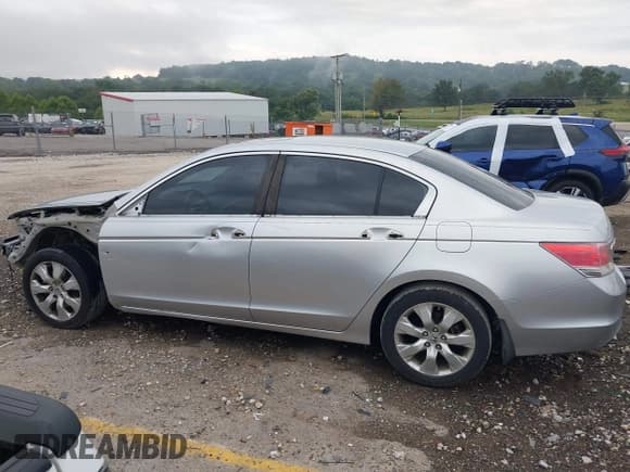 ✅ 2008 Honda Accord EX • VIN: 1HGCP26798A041999 • Lot: 42972845. Listed on IAAI with 191,337 mi. Free auction sales archive from the USA and detailed vehicle history report at DreamBid. Image 15.