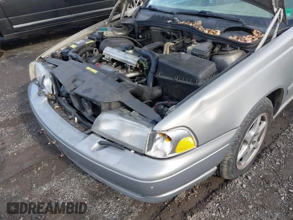 ✅ 1999 Volvo S70 • VIN: YV1LS56D4X2568744 • Lot: 43834498. Listed on IAAI with 214,098 mi. Free auction sales archive from the USA and detailed vehicle history report at DreamBid. Image 6.
