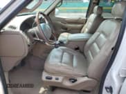 ✅ 2001 Lincoln Navigator • VIN: 5LMEU27R01LJ31190 • Lot: 69784535. Wystawiony na Copart z przebiegiem 243 786 mil. Bezpłatny archiwum sprzedaży aukcyjnych z USA i szczegółowy raport historii pojazdu na DreamBid. Zdjęcie 7.