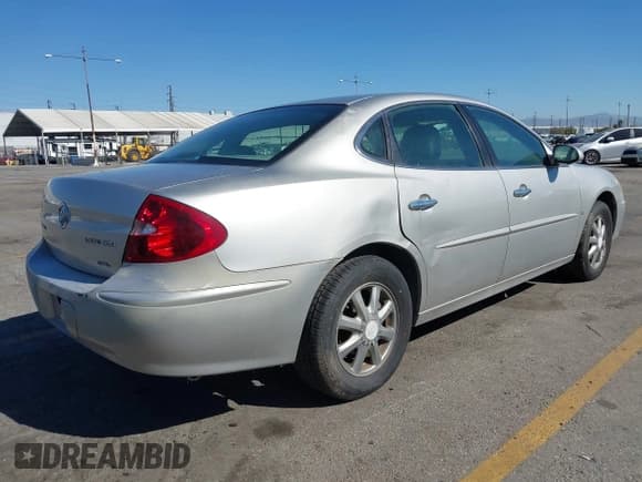 ✅ 2007 Buick LaCrosse CXL • VIN: 2G4WD552671104671 • Lot: 43501033. Wystawiony na IAAI z przebiegiem Nie podano. Bezpłatny archiwum sprzedaży aukcyjnych z USA i szczegółowy raport historii pojazdu na DreamBid. Zdjęcie 4.