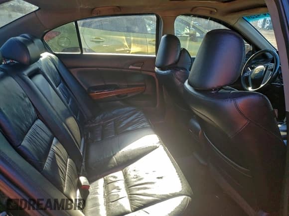 ✅ 2011 Honda Accord EX-L • VIN: 1HGCP3F85BA008472 • Lot: 94741425. Wystawiony na Copart z przebiegiem 238 884 mil. Bezpłatny archiwum sprzedaży aukcyjnych z USA i szczegółowy raport historii pojazdu na DreamBid. Zdjęcie 10.