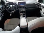 ✅ 2023 Hyundai Kona SEL • VIN: KM8K33AG3PU186872 • Lot: 89713975. Wystawiony na Copart z przebiegiem 37 995 mil. Bezpłatny archiwum sprzedaży aukcyjnych z USA i szczegółowy raport historii pojazdu na DreamBid. Zdjęcie 8.