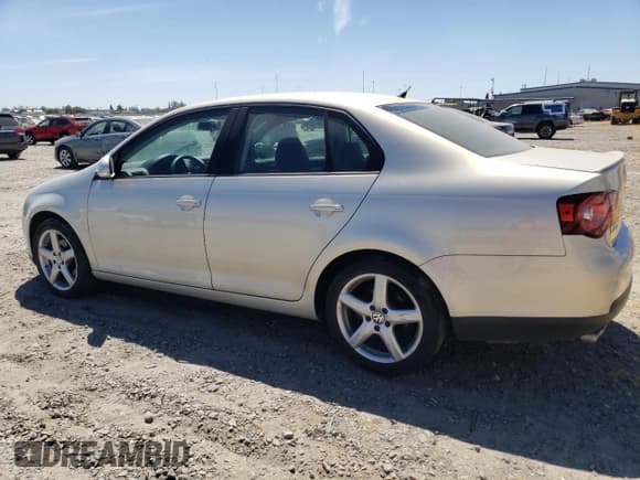 ✅ 2010 Volkswagen Jetta Limited Edition • VIN: 3VWAZ7AJ5AM095631 • Lot: 65407545. Wystawiony na Copart z przebiegiem 120 103 mil. Bezpłatny archiwum sprzedaży aukcyjnych z USA i szczegółowy raport historii pojazdu na DreamBid. Zdjęcie 2.