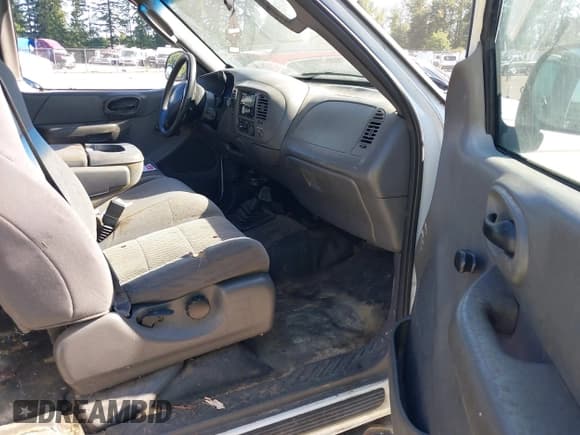 ✅ 2003 Ford F-150 XL • VIN: 1FTRX18W93NB57177 • Lot: 42686832. Listed on IAAI with 329,900 mi. Free auction sales archive from the USA and detailed vehicle history report at DreamBid. Image 5.