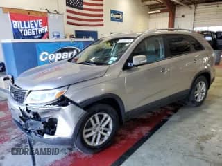 ✅ 2015 Kia Sorento LX • VIN: 5XYKT3A65FG645640 • Lot: 90459765. Listed on Copart with 161,010 mi. Free auction sales archive from the USA and detailed vehicle history report at DreamBid. Image 1.