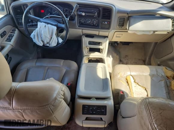 ✅ 2000 Chevrolet Suburban LS • VIN: 3GNEC16T0YG149608 • Lot: 86701705. Listed on Copart with 217,178 mi. Free auction sales archive from the USA and detailed vehicle history report at DreamBid. Image 8.