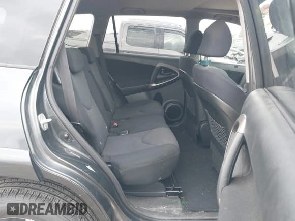 ✅ 2007 Toyota RAV4 Sport • VIN: JTMBK32V675027651 • Lot: 42988666. Wystawiony na IAAI z przebiegiem 199 286 mil. Bezpłatny archiwum sprzedaży aukcyjnych z USA i szczegółowy raport historii pojazdu na DreamBid. Zdjęcie 8.