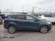 ✅ 2019 Ford Escape SE • VIN: 1FMCU0GD5KUB97930 • Lot: 43737106. Wystawiony na IAAI z przebiegiem 181 175 mil. Bezpłatny archiwum sprzedaży aukcyjnych z USA i szczegółowy raport historii pojazdu na DreamBid. Zdjęcie 13.
