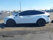 ✅ 2022 Tesla Model X • VIN: 7SAXCAE54NF362277 • Lot: 43643635. Wystawiony na IAAI z przebiegiem 53 073 mil. Bezpłatny archiwum sprzedaży aukcyjnych z USA i szczegółowy raport historii pojazdu na DreamBid. Zdjęcie 15.