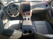 ✅ 2007 Ford Explorer Eddie Bauer • VIN: 1FMEU74EX7UA40867 • Lot: 70993795. Wystawiony na Copart z przebiegiem 204 293 mil. Bezpłatny archiwum sprzedaży aukcyjnych z USA i szczegółowy raport historii pojazdu na DreamBid. Zdjęcie 8.