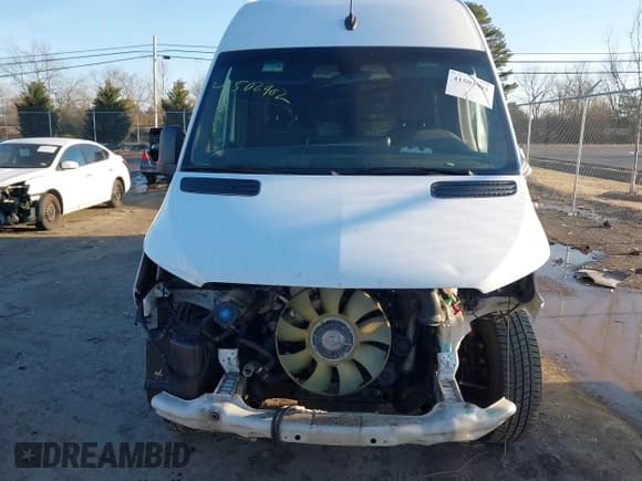 ✅ 2020 Mercedes-Benz Sprinter Cargo • VIN: W1W4ECHY6LT036958 • Lot: 41502902. Wystawiony na IAAI z przebiegiem 196 218 mil. Bezpłatny archiwum sprzedaży aukcyjnych z USA i szczegółowy raport historii pojazdu na DreamBid. Zdjęcie 12.