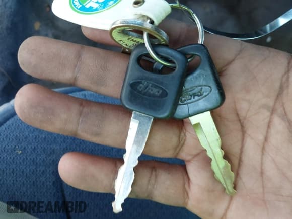 ✅ 1996 Ford Crown Victoria LX • VIN: 2FALP74W3TX130673 • Лот: 42759121. Опубликован ранее на IAAI с пробегом 230 964 миль. Бесплатный доступ к архиву аукционных продаж из США и подробный отчёт об истории автомобиля на DreamBid. Изображение 11.