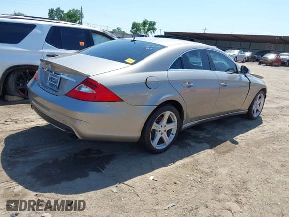 ✅ 2006 Mercedes-Benz CLS 500 • VIN: WDDDJ75X06A037541 • Лот: 42252829. Опубликован ранее на IAAI с пробегом 151 295 миль. Бесплатный доступ к архиву аукционных продаж из США и подробный отчёт об истории автомобиля на DreamBid. Изображение 4.