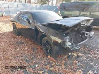 2018 Dodge Challenger SXT Plus z VIN 2C3CDZAG9JH242353, wystawiony jako IAAI lot #40720275 z przebiegiem 100 300 mil mil oraz . Historia ofert i sprzedaży dostępna na DreamBid. Obrazek 1.