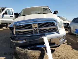 2010 Dodge 1500 Laramie z VIN 1D7RV1CT6AS136892, wystawiony jako Copart lot #73500834 z przebiegiem 103 137 mil mil oraz Szkoda całkowita • Salvage title. Historia ofert i sprzedaży dostępna na DreamBid. Obrazek 5.