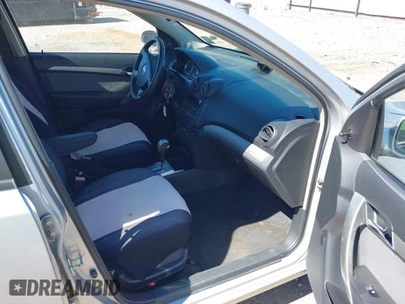 ✅ 2009 Chevrolet Aveo 1LT • VIN: KL1TD66E19B651119 • Lot: 41648261. Wystawiony na IAAI z przebiegiem 132 456 mil. Bezpłatny archiwum sprzedaży aukcyjnych z USA i szczegółowy raport historii pojazdu na DreamBid. Zdjęcie 5.