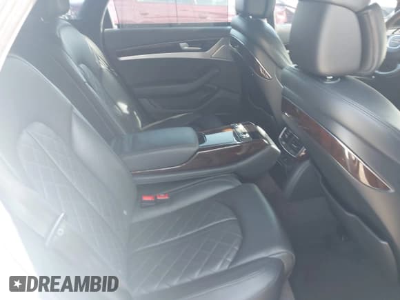✅ 2015 Audi A8 • VIN: WAUJGAFD7FN010923 • Lot: 42685997. Listed on IAAI with 154,220 mi. Free auction sales archive from the USA and detailed vehicle history report at DreamBid. Image 8.