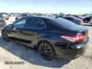 2019 Toyota Camry LE z VIN 4T1B11HK1KU250470, wystawiony jako Copart lot #85004265 z przebiegiem 132 733 mil mil oraz Czysty tytuł • Clean title. Historia ofert i sprzedaży dostępna na DreamBid. Obrazek 2.