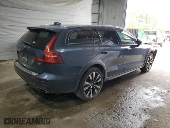 ✅ 2022 Volvo V60 • VIN: YV4102WK1N2092446 • Lot: 59928515. Wystawiony na Copart z przebiegiem 24 451 mil. Bezpłatny archiwum sprzedaży aukcyjnych z USA i szczegółowy raport historii pojazdu na DreamBid. Zdjęcie 3.