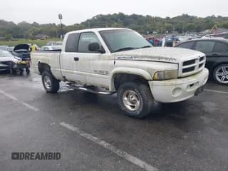 ✅ 2000 Dodge 1500 • VIN: 1B7HF13Z8YJ169237 • Lot: 43505399. Listed on IAAI with 126,997 mi. Free auction sales archive from the USA and detailed vehicle history report at DreamBid. Image 1.