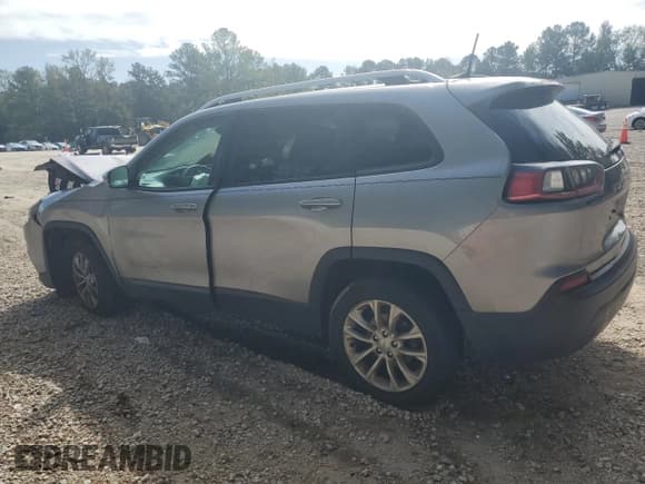 ✅ 2021 Jeep Cherokee Latitude • VIN: 1C4PJLCB7MD173801 • Lot: 82178385. Wystawiony na Copart z przebiegiem Nie podano. Bezpłatny archiwum sprzedaży aukcyjnych z USA i szczegółowy raport historii pojazdu na DreamBid. Zdjęcie 2.