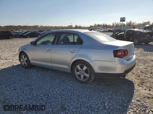 ✅ 2008 Volkswagen Jetta SE • VIN: 3VWRM71KX8M182588 • Лот: 91324195. Опубликован ранее на Copart с пробегом 223 018 миль. Бесплатный доступ к архиву аукционных продаж из США и подробный отчёт об истории автомобиля на DreamBid. Изображение 2.