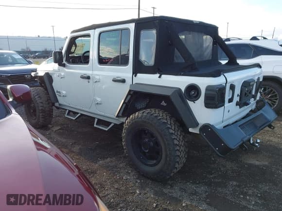 ✅ 2018 Jeep Wrangler Unlimited Sport S • VIN: 1C4HJXDGXJW169411 • Lot: 43741646. Wystawiony na IAAI z przebiegiem 97 530 mil. Bezpłatny archiwum sprzedaży aukcyjnych z USA i szczegółowy raport historii pojazdu na DreamBid. Zdjęcie 3.
