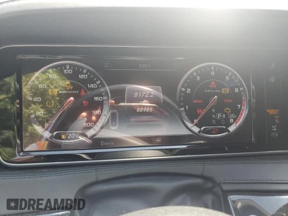 ✅ 2015 Mercedes-Benz S 63 AMG • VIN: WDDUG7JB3FA105713 • Lot: 66069605. Listed on Copart with 88,985 mi. Free auction sales archive from the USA and detailed vehicle history report at DreamBid. Image 9.