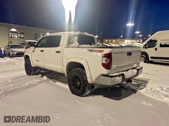 ✅ 2016 Toyota Tundra SR5 • VIN: 5TFDY5F11GX495804 • Лот: 94809285. Опубликован ранее на Copart с пробегом 310 237 миль. Бесплатный доступ к архиву аукционных продаж из США и подробный отчёт об истории автомобиля на DreamBid. Изображение 3.
