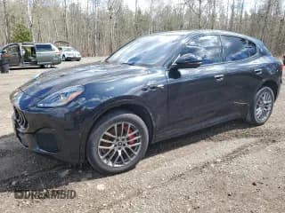 ✅ 2023 Maserati Grecale GT • VIN: ZN682AVA0P7427490 • Lot: 46383334. Wystawiony na Copart z przebiegiem Nie podano. Bezpłatny archiwum sprzedaży aukcyjnych z USA i szczegółowy raport historii pojazdu na DreamBid. Zdjęcie 1.