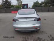 ✅ 2018 Tesla Model 3 Long Range Battery • VIN: 5YJ3E1EA6JF007897 • Lot: 43681611. Wystawiony na IAAI z przebiegiem 50 442 mil. Bezpłatny archiwum sprzedaży aukcyjnych z USA i szczegółowy raport historii pojazdu na DreamBid. Zdjęcie 16.
