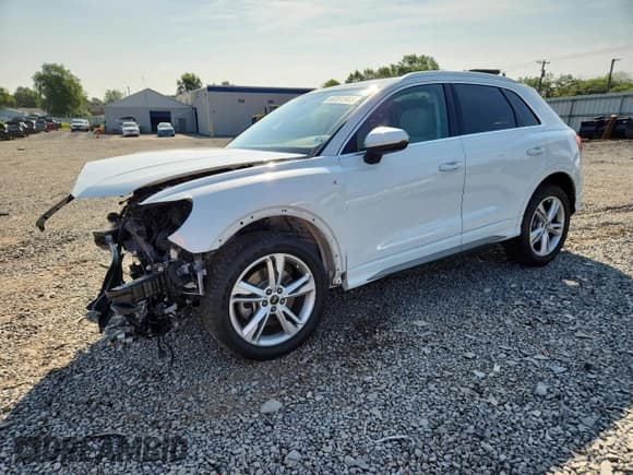 ✅ 2023 Audi Q3 S line Premium Plus • VIN: WA1EECF33P1143792 • Lot: 63281965. Wystawiony na Copart z przebiegiem 44 048 mil. Bezpłatny archiwum sprzedaży aukcyjnych z USA i szczegółowy raport historii pojazdu na DreamBid. Zdjęcie 1.