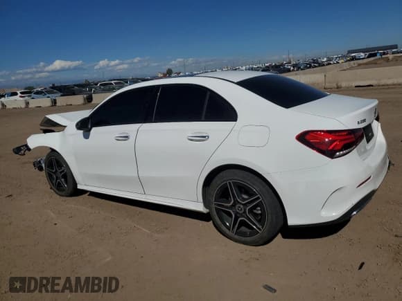 ✅ 2022 Mercedes-Benz A 220 • VIN: W1K3G4FB0NJ349563 • Лот: 84650845. Опубликован ранее на Copart с пробегом 28 558 миль. Бесплатный доступ к архиву аукционных продаж из США и подробный отчёт об истории автомобиля на DreamBid. Изображение 2.