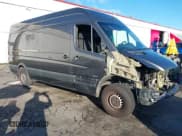 ✅ 2016 Mercedes-Benz Sprinter Cargo EXT • VIN: WD3PE8DD3GP272680 • Lot: 41014294. Wystawiony na IAAI z przebiegiem 272 510 mil. Bezpłatny archiwum sprzedaży aukcyjnych z USA i szczegółowy raport historii pojazdu na DreamBid. Zdjęcie 1.