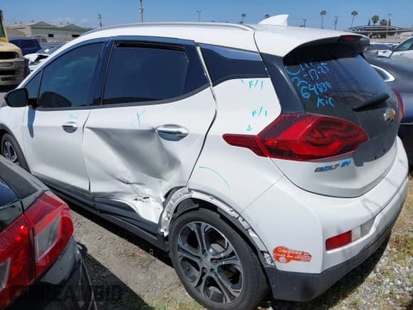 ✅ 2017 Chevrolet Bolt EV Premier • VIN: 1G1FX6S06H4179566 • Lot: 41698949. Wystawiony na IAAI z przebiegiem 83 594 mil. Bezpłatny archiwum sprzedaży aukcyjnych z USA i szczegółowy raport historii pojazdu na DreamBid. Zdjęcie 3.